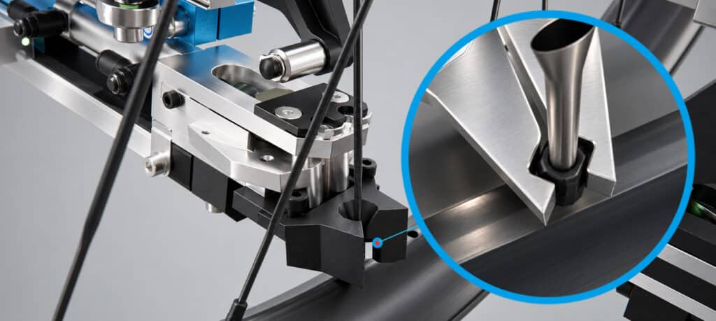 TCS gripper that grips the square of the carbon spoke, preventing torsion and spoke damage